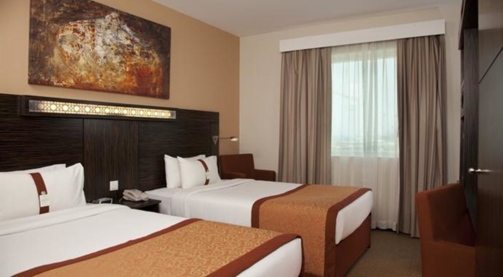 Holiday inn express jumeirah. Holiday Inn Express Dubai Jumeirah 2. Holiday Inn Dubai отель. Холидей ИНН Джумейра Дубай. Holiday Inn Express Dubai Jumeirah 3*.